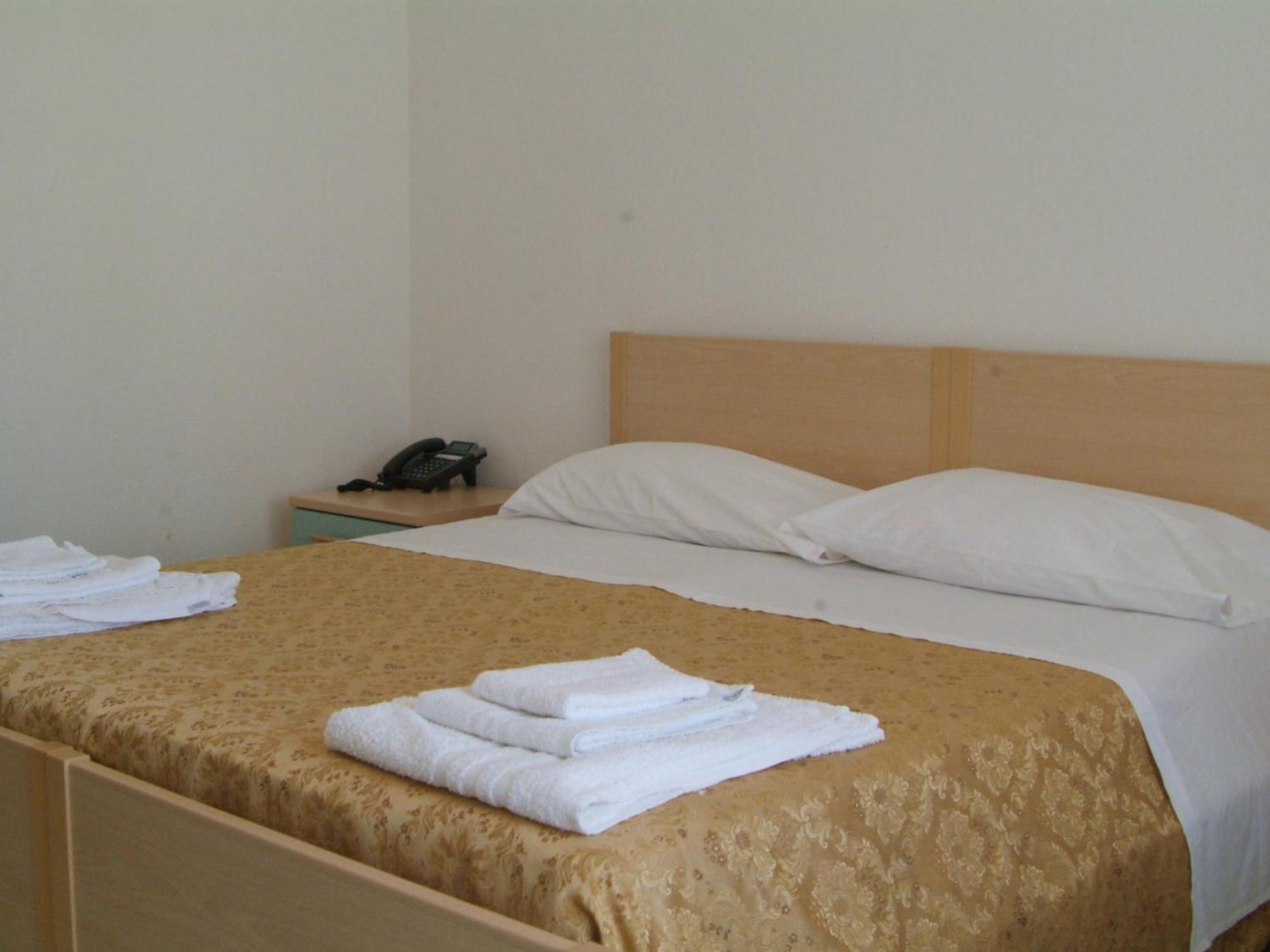 Hotel Aurora سكوري الغرفة الصورة